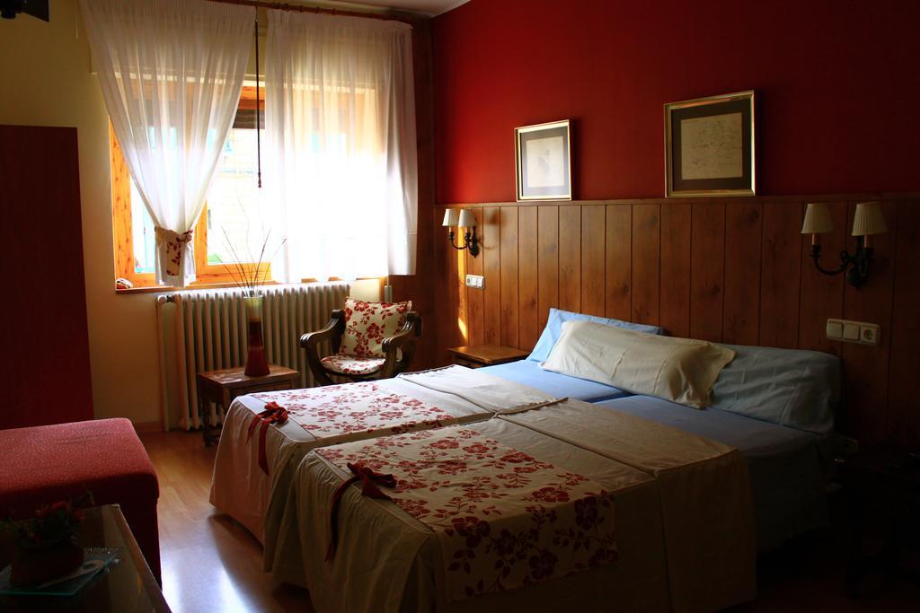 Hostal Escartin Sabiñánigo Værelse billede