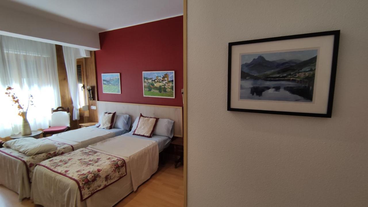 Hostal Escartin Sabiñánigo Eksteriør billede