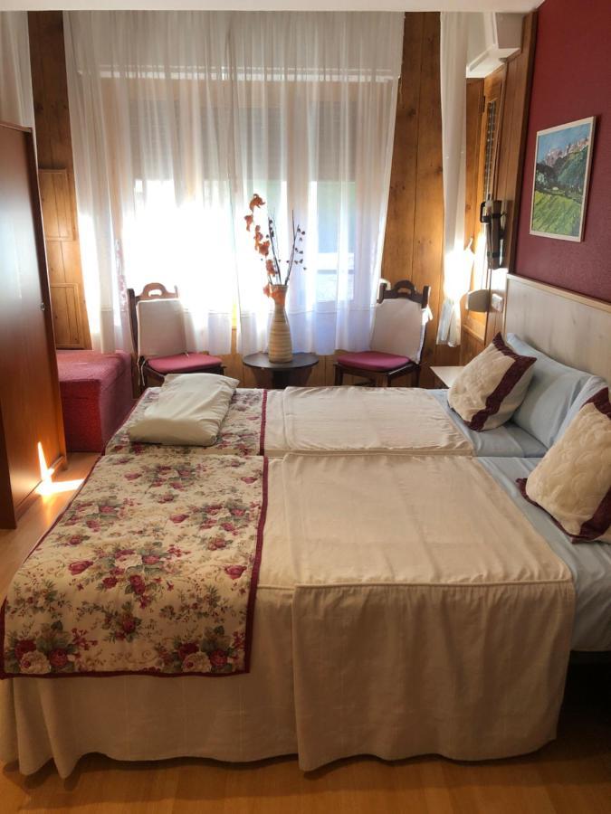 Hostal Escartin Sabiñánigo Eksteriør billede