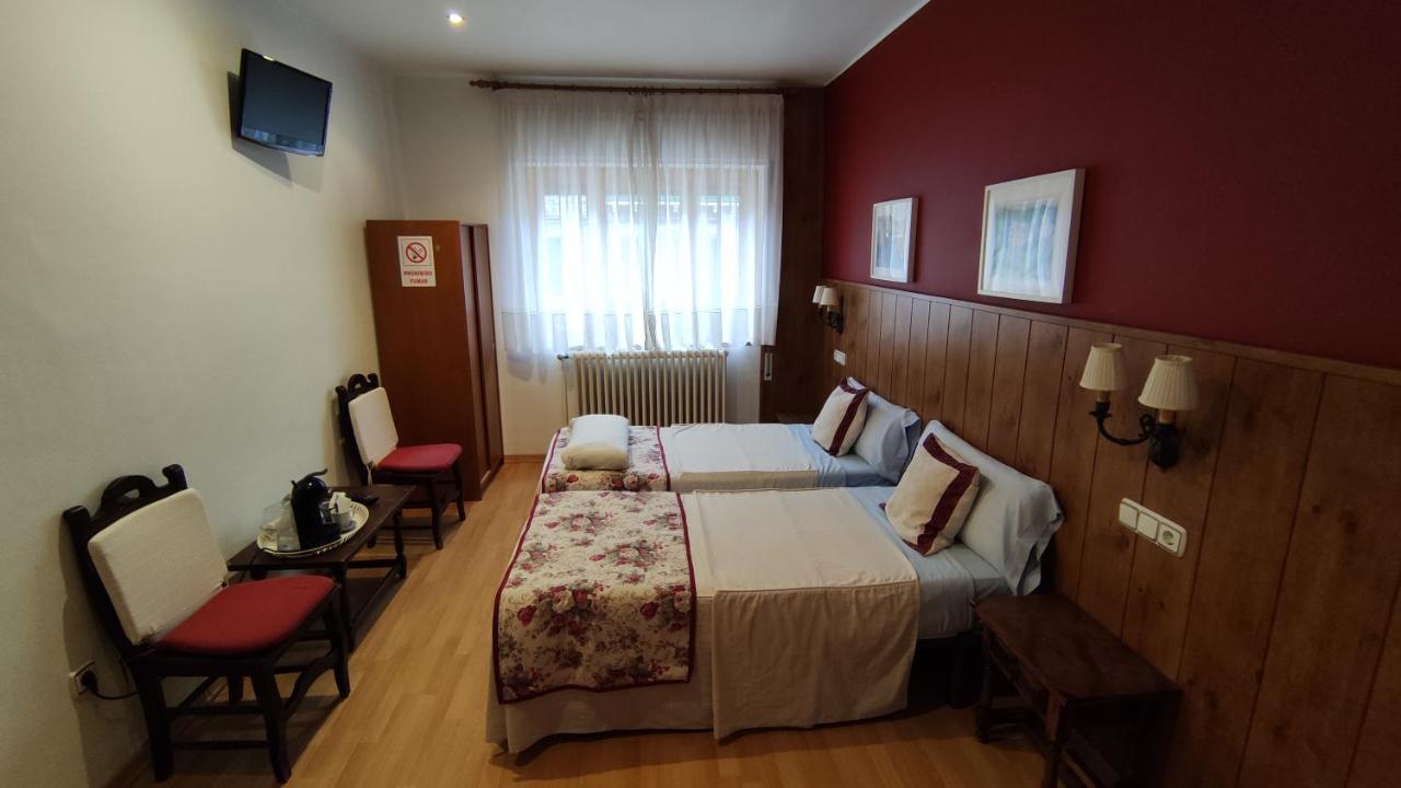 Hostal Escartin Sabiñánigo Eksteriør billede